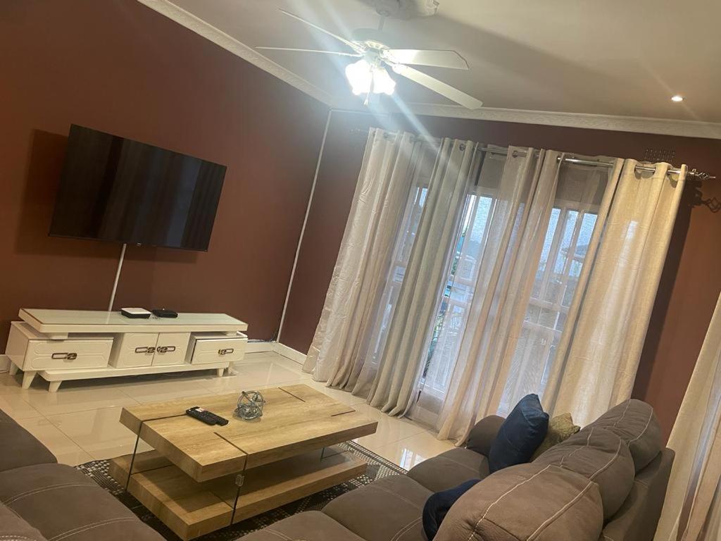 Meanwood Place Apartments 卢萨卡 外观 照片